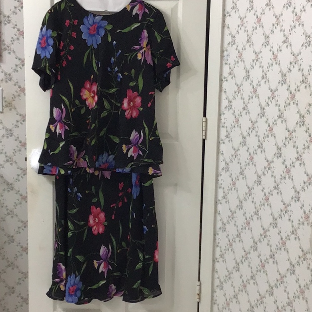 Plus size 20 PARTY skirt & blouse both fully lined, both have scalloped bottom.